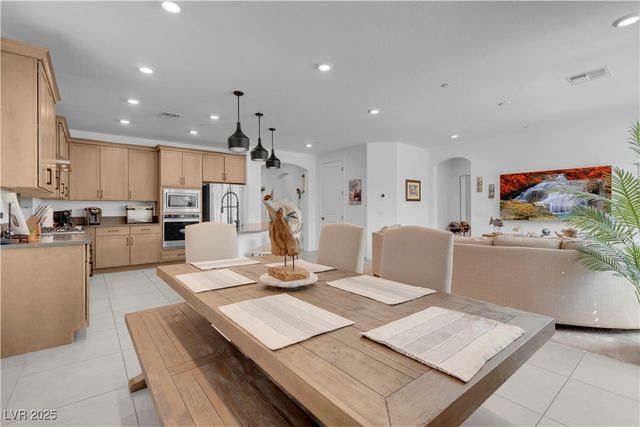 124 Lake Oasis Street, Henderson, NV 89011