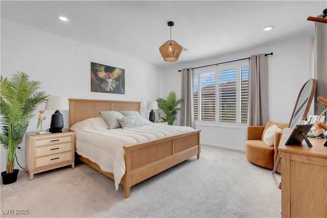 124 Lake Oasis Street, Henderson, NV 89011