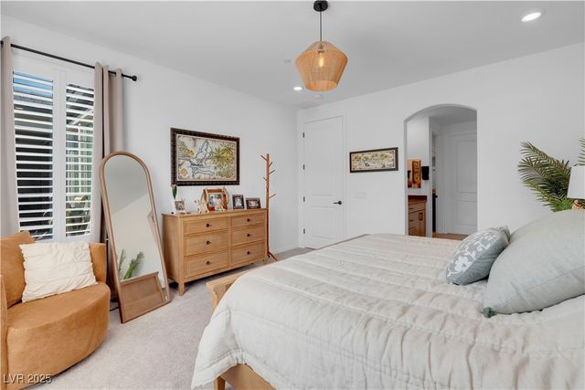 124 Lake Oasis Street, Henderson, NV 89011