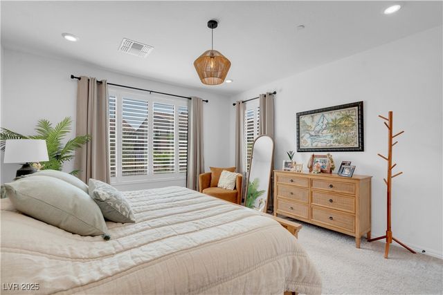 124 Lake Oasis Street, Henderson, NV 89011