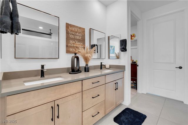 124 Lake Oasis Street, Henderson, NV 89011