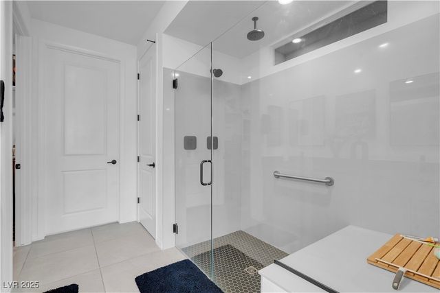 124 Lake Oasis Street, Henderson, NV 89011