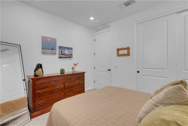 124 Lake Oasis Street, Henderson, NV 89011