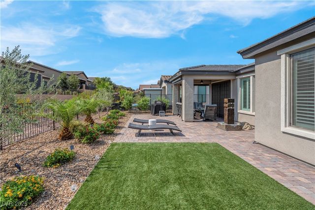 124 Lake Oasis Street, Henderson, NV 89011