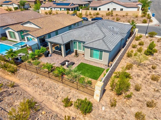 124 Lake Oasis Street, Henderson, NV 89011