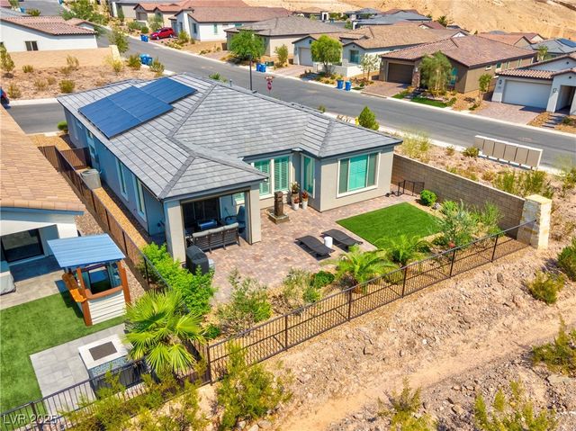 124 Lake Oasis Street, Henderson, NV 89011