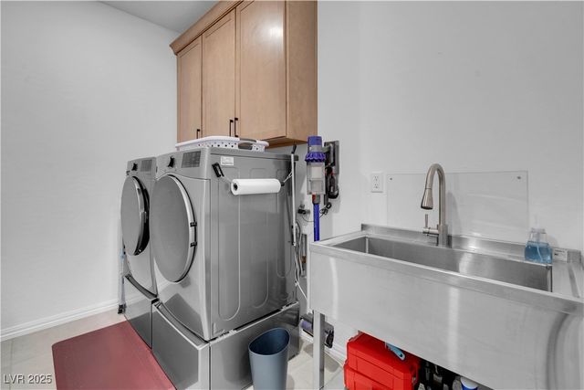 124 Lake Oasis Street, Henderson, NV 89011