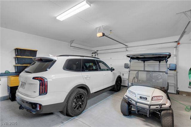 124 Lake Oasis Street, Henderson, NV 89011