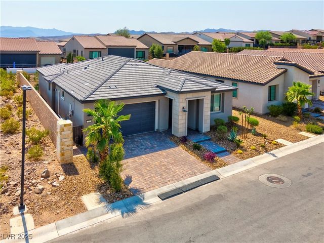 124 Lake Oasis Street, Henderson, NV 89011