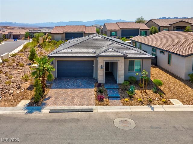 124 Lake Oasis Street, Henderson, NV 89011