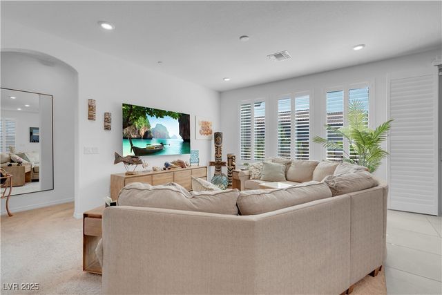 124 Lake Oasis Street, Henderson, NV 89011