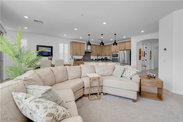 124 Lake Oasis Street, Henderson, NV 89011