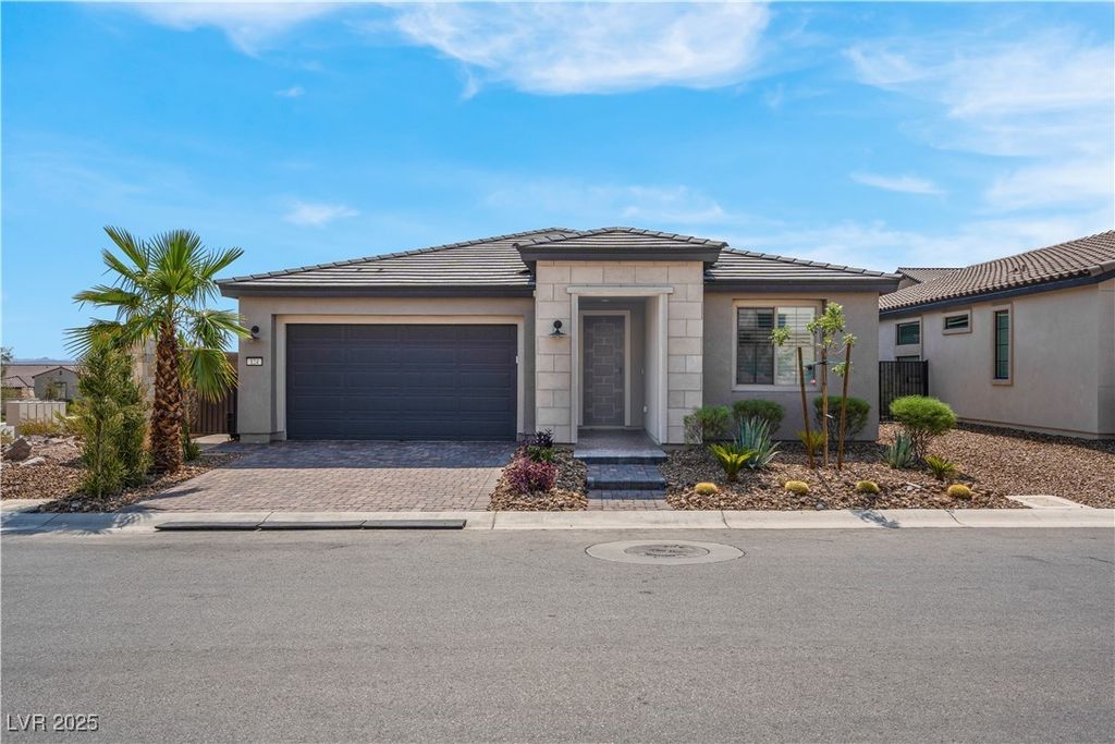 124 Lake Oasis Street, Henderson, NV 89011