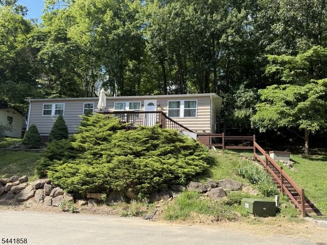 54 Northwood Dr, High Bridge Boro, NJ 08829