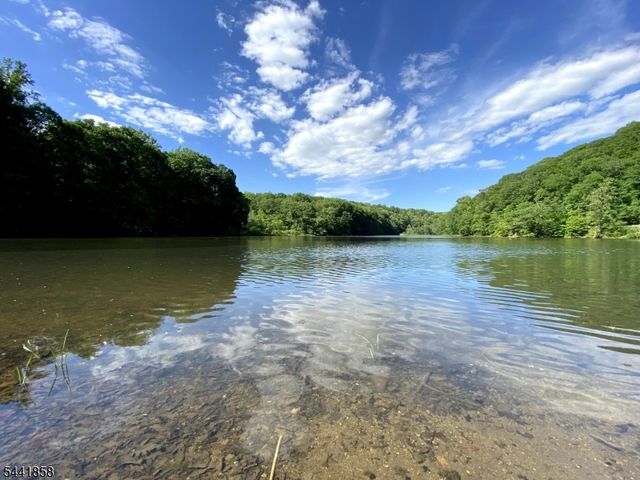 54 Northwood Dr, High Bridge Boro, NJ 08829