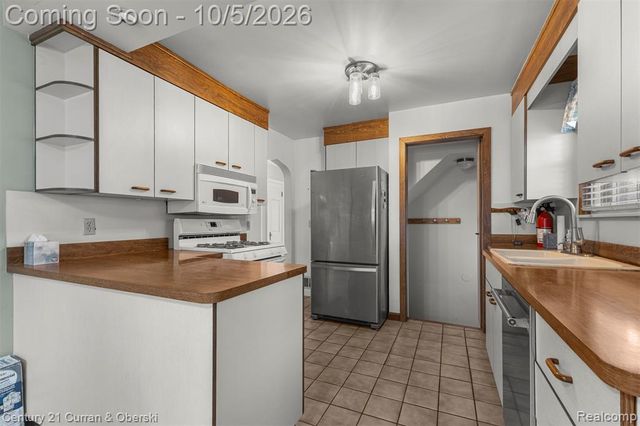23145 Murray Street, Dearborn, MI 48128