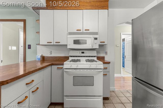 23145 Murray Street, Dearborn, MI 48128