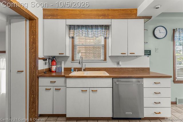 23145 Murray Street, Dearborn, MI 48128