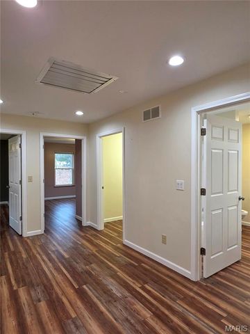 1232 W Springfield Road, St Clair, MO 63077