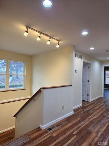 1232 W Springfield Road, St Clair, MO 63077