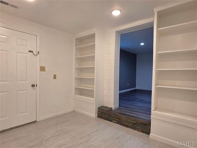 1232 W Springfield Road, St Clair, MO 63077