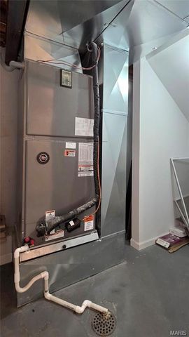 1232 W Springfield Road, St Clair, MO 63077