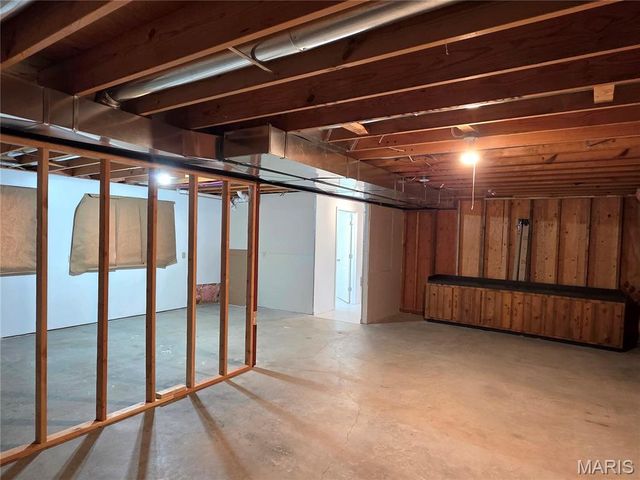 1232 W Springfield Road, St Clair, MO 63077