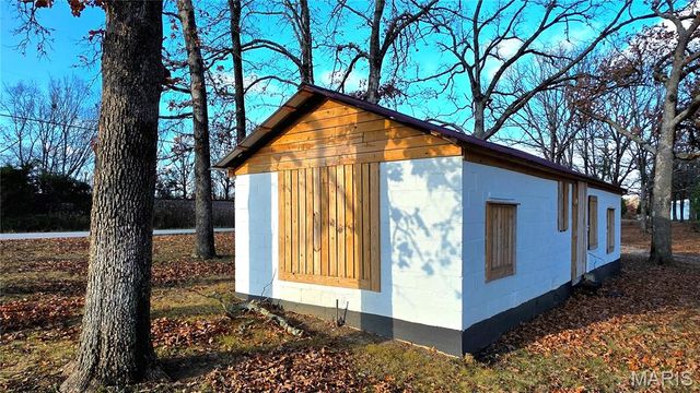 1232 W Springfield Road, St Clair, MO 63077