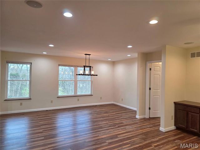 1232 W Springfield Road, St Clair, MO 63077