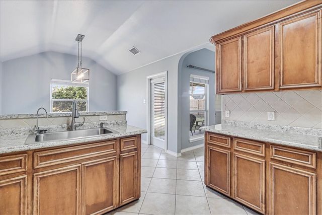 2409 Handlin Dr, Corpus Christi, TX 78418