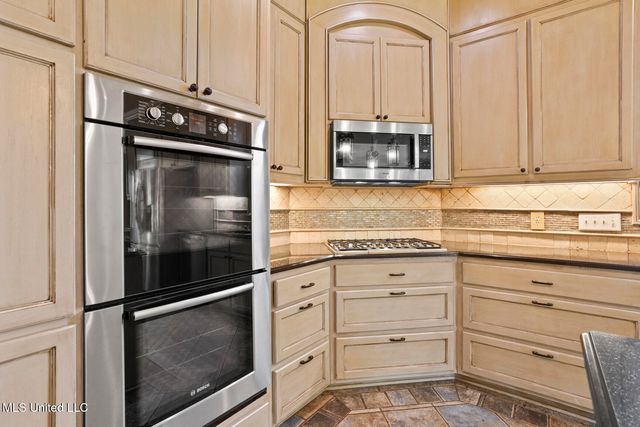 806 Woodland Pine Street, Flowood, MS 39232