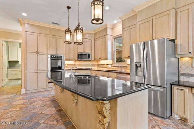 806 Woodland Pine Street, Flowood, MS 39232