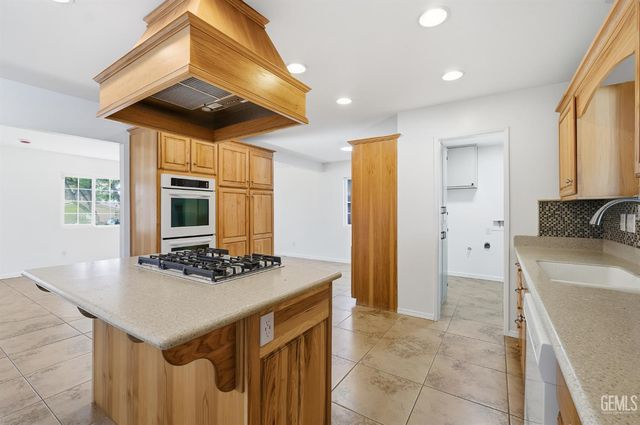 3700 Candlewood Drive, Bakersfield, CA 93306