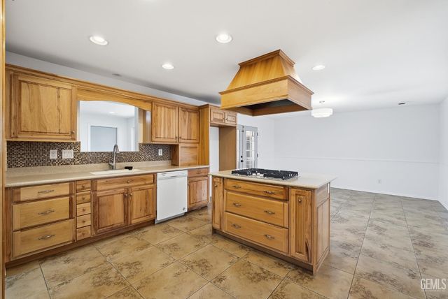 3700 Candlewood Drive, Bakersfield, CA 93306