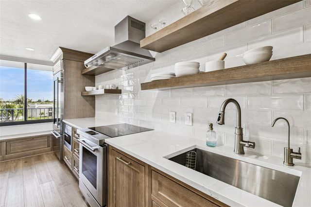 7100 SUNSET WAY 305, St Pete Beach, FL 33706