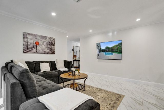 2400 NW 105th Terrace, Coral Springs, FL 33065