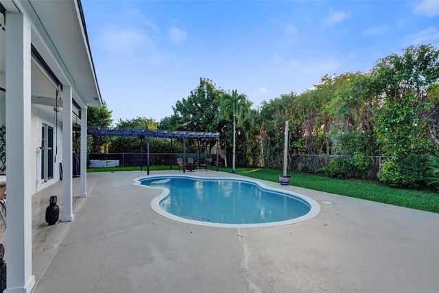 2400 NW 105th Terrace, Coral Springs, FL 33065