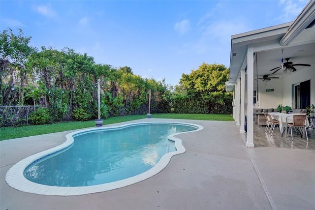 2400 NW 105th Terrace, Coral Springs, FL 33065