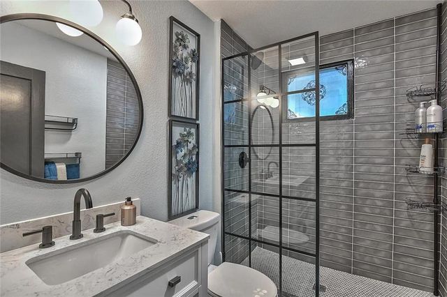 703 E 43rd Street, Kansas City, MO 64110