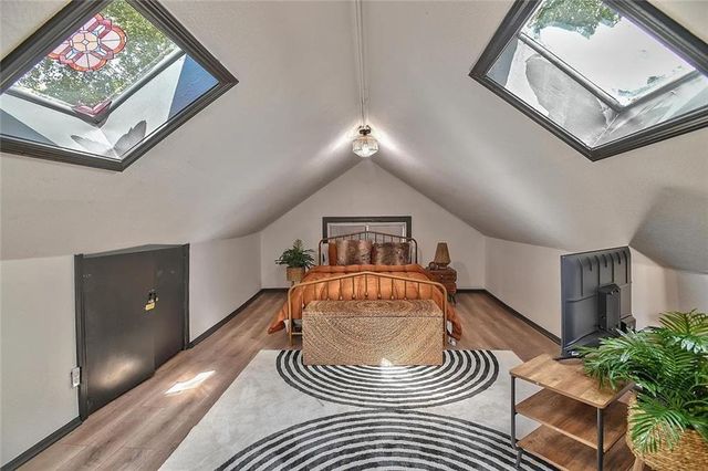 703 E 43rd Street, Kansas City, MO 64110