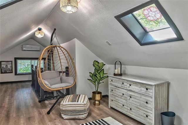 703 E 43rd Street, Kansas City, MO 64110