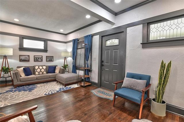 703 E 43rd Street, Kansas City, MO 64110