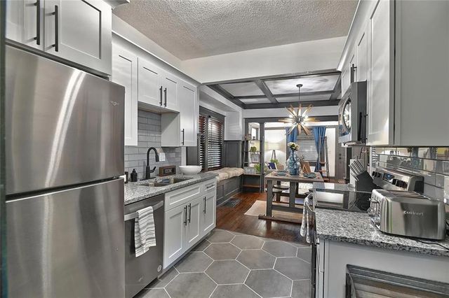 703 E 43rd Street, Kansas City, MO 64110