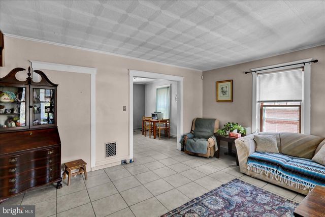 6 ALSACE CT, Reading, PA 19606