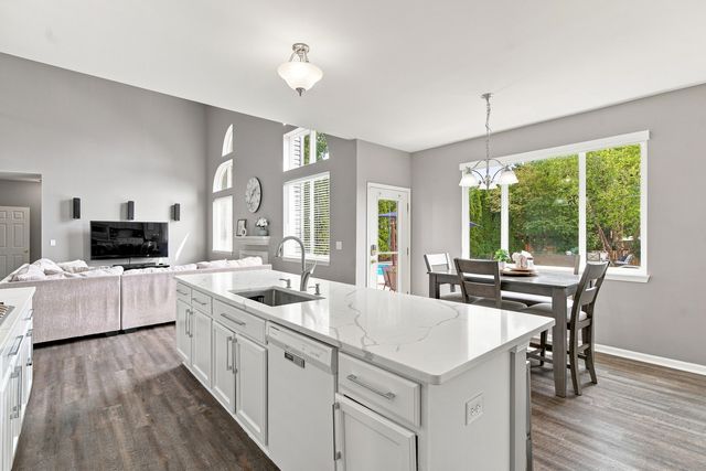 6523 Midleton Lane, Mchenry, IL 60050