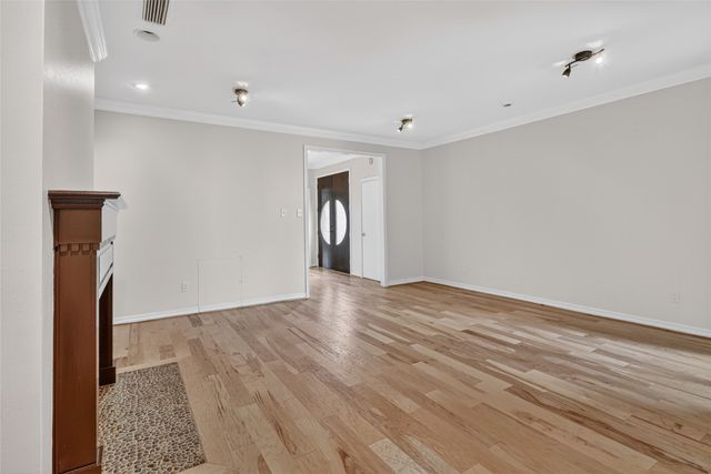 5713 Pershing Avenue, Fort Worth, TX 76107
