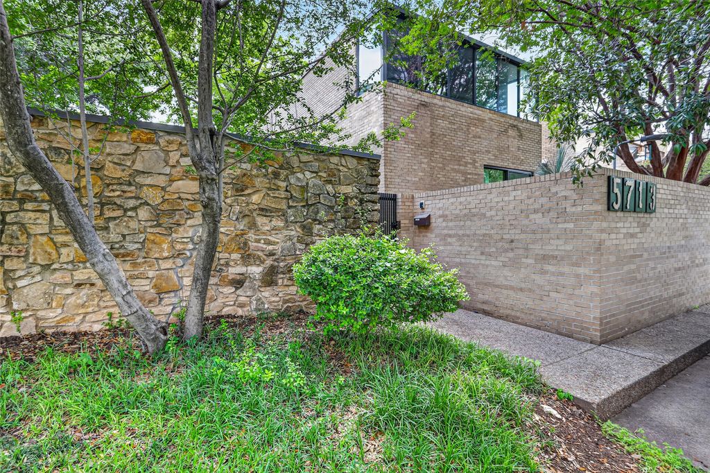 5713 Pershing Avenue, Fort Worth, TX 76107