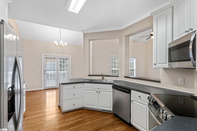 7 Hickory Hollow Court, Greenville, SC 29607