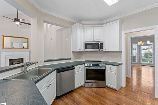 7 Hickory Hollow Court, Greenville, SC 29607