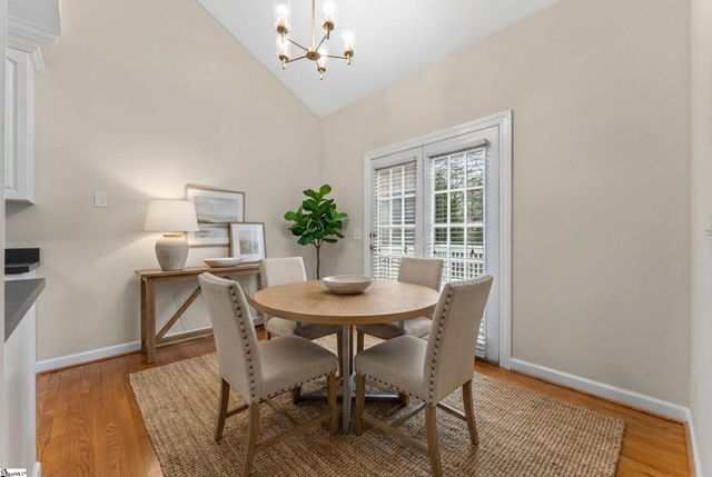 7 Hickory Hollow Court, Greenville, SC 29607